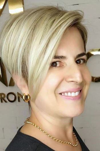 Side Parted Blonde Pixie Bob with Long Front Haircut