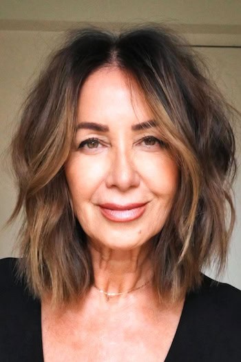 Wavy Shoulder-Length Bob Hairstyle