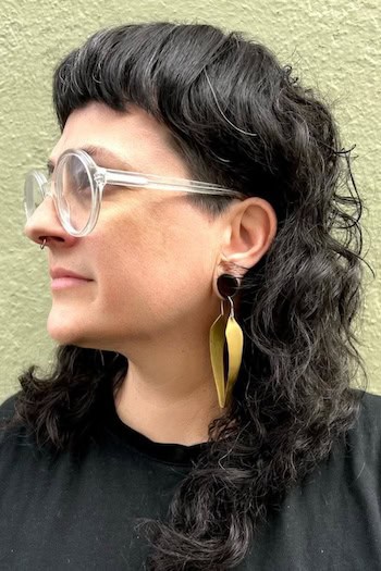 Long Shaggy Mullet With Thick Micro Bangs Hairstyle