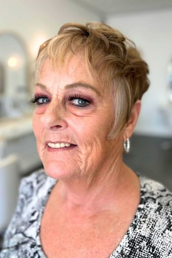 Short Wavy Pixie With Face-Framing Pieces Haircut
