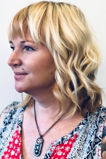 Medium Blonde Wavy Shag Hairstyle