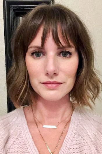 Wavy Chin-Length Bob with Piecey Bangs Hairstyle