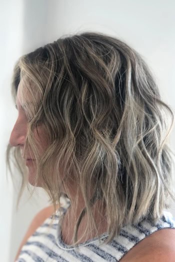 Wavy Lob With Blended Highlights Hairstyle