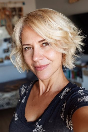 Textured Bob With Side-Swept Layers Haircut