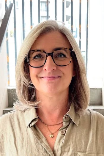 Face-Framing Lob Hairstyle