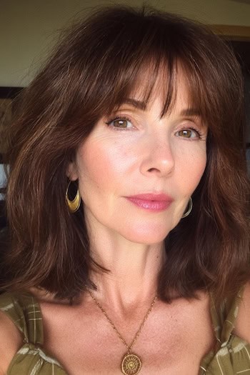 Wash and wear medium hairstyle