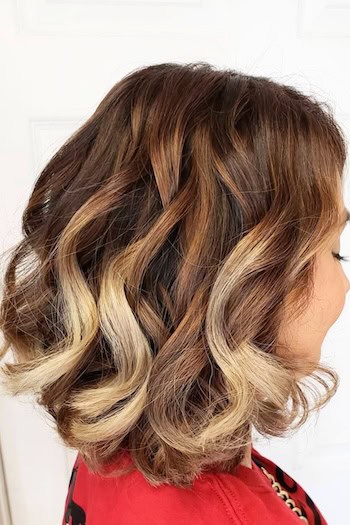 Medium Chunky Highlighted Waves Haircut