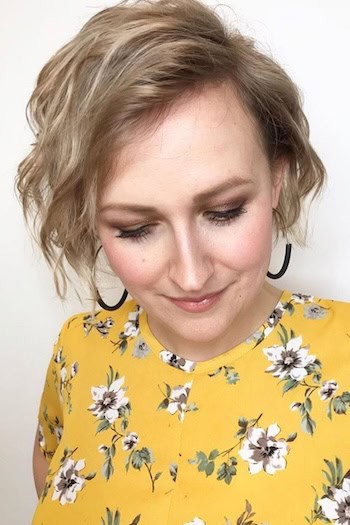 Cropped Wavy Asymmetrical Bob Haircut