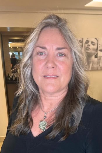 Multi-Dimensional Gray Waves with Face-Framing Layers Haircut