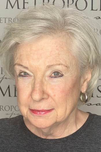 Cropped Silver Layers Haircut