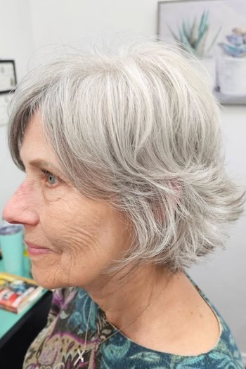 Jaw-Length Layered Bob With Flipped Ends Hairstyle