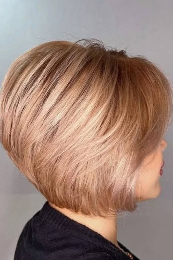 Rounded Bob with Stacked Layers Haircut