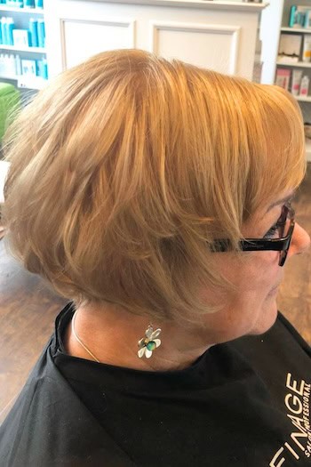 Jaw-Length Honey Blonde Bob With Layers Hairstyle