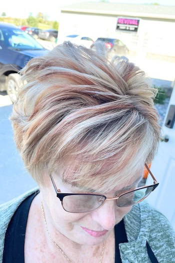 Pixie With Choppy Layers And Fall-Inspired Highlights Hairstyle