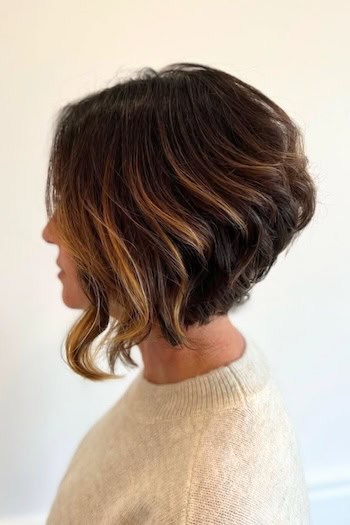Wavy Inverted Bob with Highlights Haircut