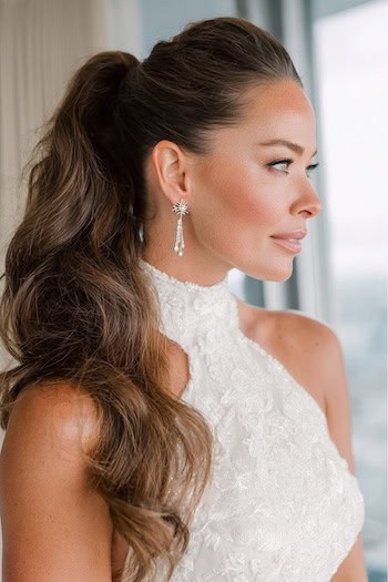 Textured Wavy Ponytail Hairstyle