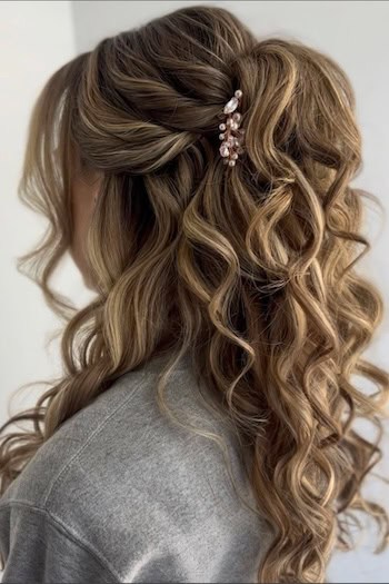 Half-Up Pony With Side Twists Hairstyle