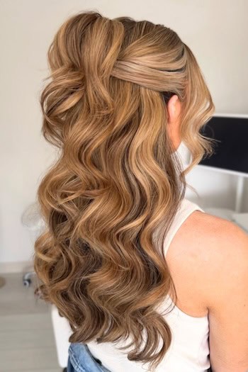 Voluminous Half-Up Ponytail Hairstyle