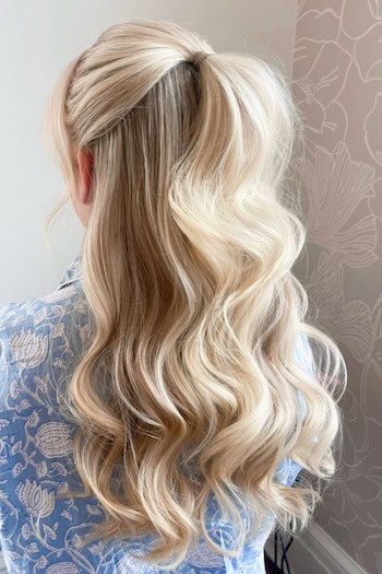 Modern Half-Up Half-Down Fluffy Waves Hairstyle