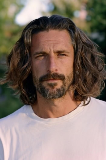 Shoulder-Length Waves Haircut